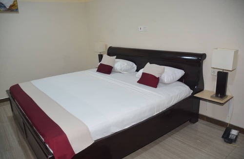 Nungua Hotel | Royal Lee's Hotel