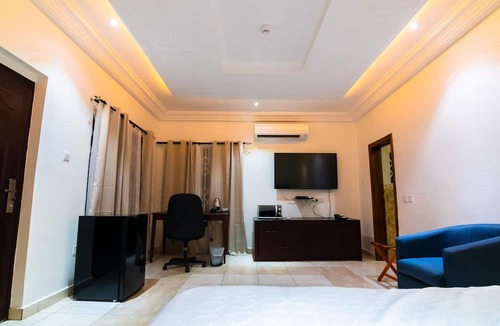 Teshie Hotel | KoKo Palm Inn