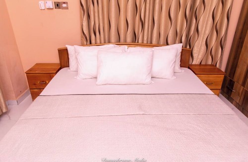 Accra Apartment | 3 Bed Deluxe Apartment - Wifi, Parking, Aircon