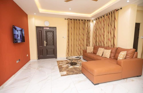 Accra Apartment | 3 Bed Deluxe Apartment - Wifi, Parking, Aircon