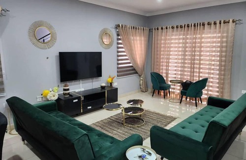 Tema House | Spacious Luxury 3bed Hse in Tema - Netflix, Wi-fi