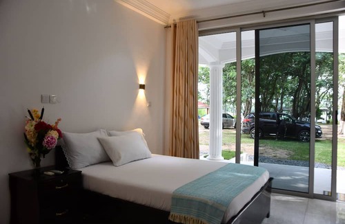 Akosombo Hotel | Raffin Royal Lodge
