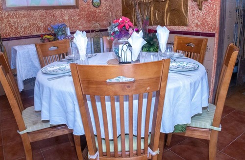Akyinim House | Art and Leisure-EB Hotel
