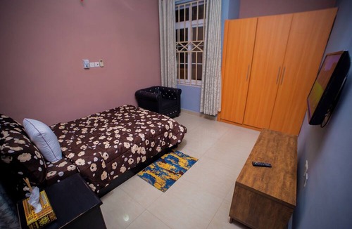 Koforidua Bed & Breakfast | Bays Villa