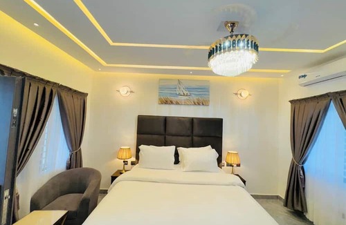Bamahu Hotel | Kamara Lakeview Hotel