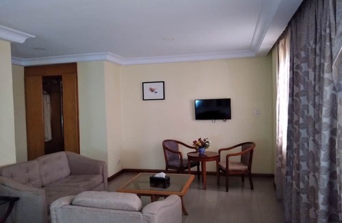 Nungua Hotel | Hotel Marjorie 'Y'