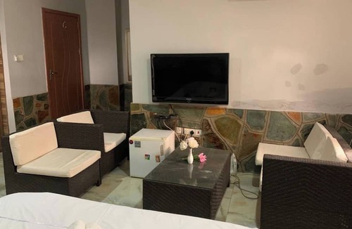 Tema Apartment | 1bed Apartment - Parking, Wifi, Balcony, Bbq