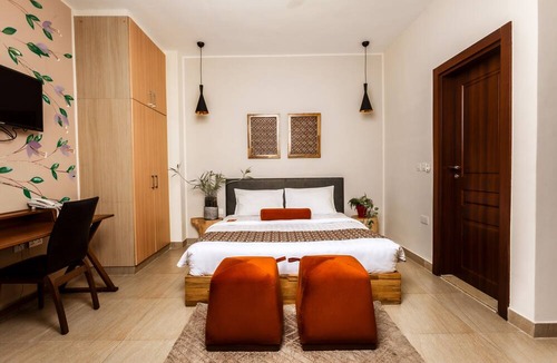 Osu Klottey Hotel | Roots Hotel Apartment