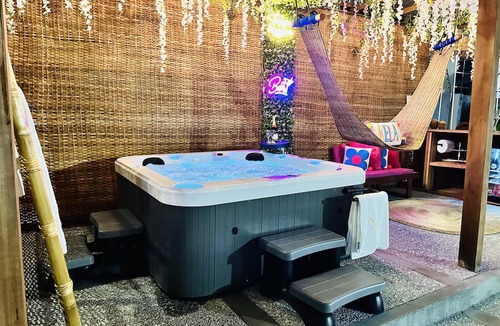 Adenta House | Luxury Escape w/Infinity Pool & Hot Tub Bar