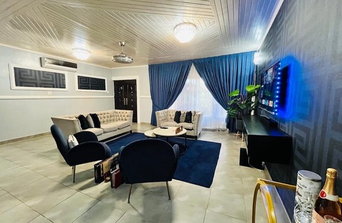 Adenta House | Luxurious Villa With Private Pool, Hot Tub and Bar