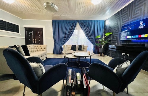 Adenta House | Luxurious Villa With Private Pool, Hot Tub and Bar