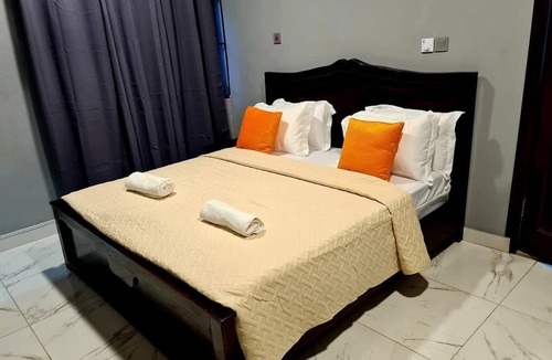 Adenta Apartment | Comfy & Cozy Hideout ~ Close to Highway ~parking