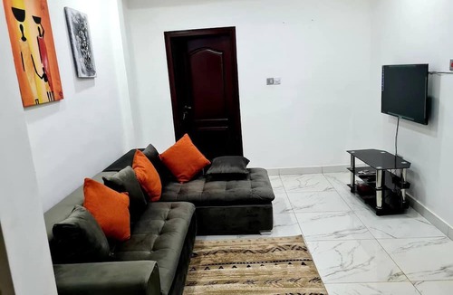 Adenta Apartment | Comfy & Cozy Hideout ~ Close to Highway ~parking
