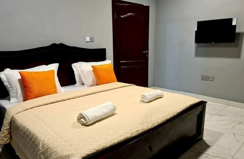 Adenta Apartment | Comfy & Cozy Hideout ~ Close to Highway ~parking