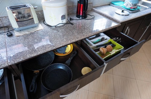 Kweiman Apartment | Private Room in Home, Accra, Oyarifa, WiFi, Generator, Shared Full Kitchen