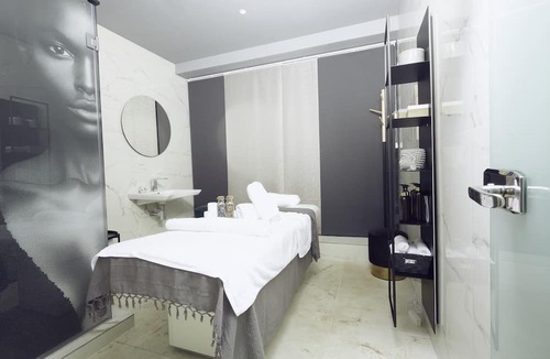 Osu Klottey Hotel | Number One Oxford Street Hotel & Suites