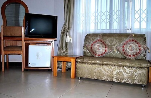 Kwabenyan Hotel | Acacia Lodge, North Legon