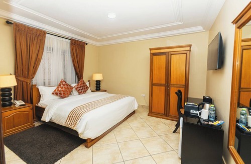 Teshie Hotel | Oak Plaza Hotel - East Legon