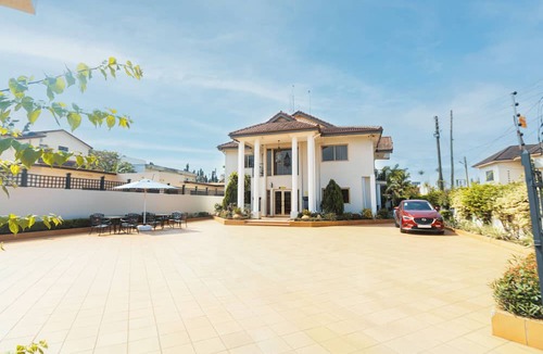 Teshie Hotel | Oak Plaza Hotel - East Legon
