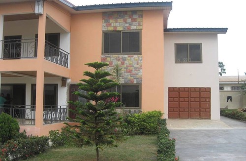 Adenta House | Room-ghouse - Ideal For Friends - Family