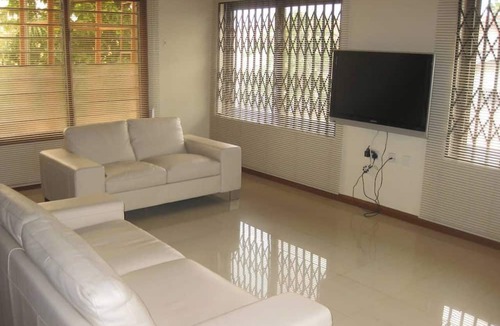 Adenta House | Room-ghouse - Ideal For Friends - Family