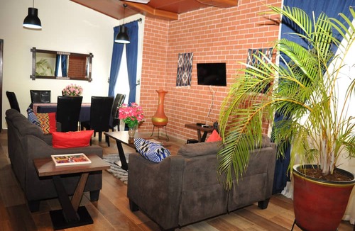 Fiefiemu House | Santa Monica Home Lodge