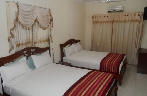 Kokrobite Hotel | De Holiday Beach Hotel