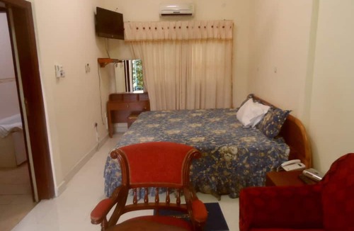 Kokrobite Hotel | De Holiday Beach Hotel