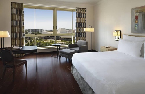 Victoria Borg Hotel | Mövenpick Ambassador Hotel Accra