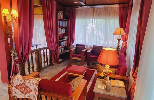 Elmina Hotel | Golden Hill Parker Hotel