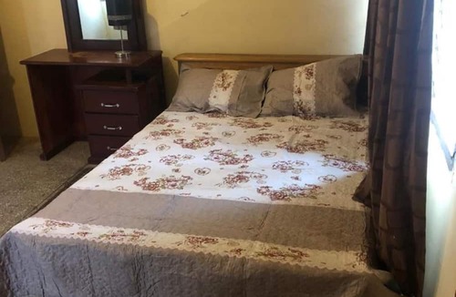 Kumasi House | 3 Bed House Sleeps 6 - Parking, Wifi, Generator