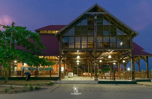 Ampenyi Hotel | Charlestina Beach Resort
