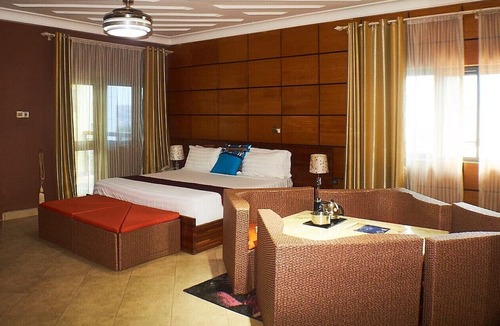 Janman Hotel | Triple Hill Hotel