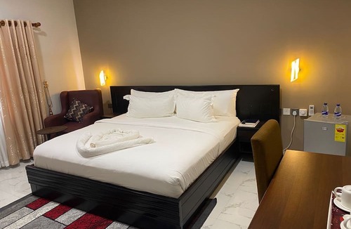 Akosombo Hotel | SNL Mountain View Hotel