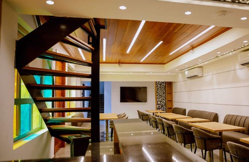 Kumasi Hotel | Momo's Hotel
