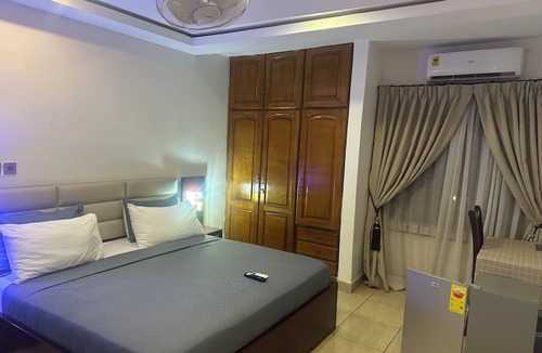 Kumasi House | D Barfi Executive Lodge