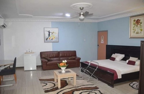 Nungua Hotel | Royal Lee's Hotel