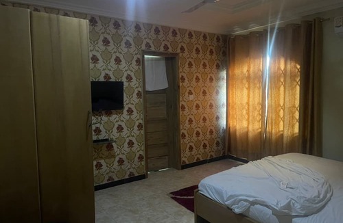 Nungua Hotel | Hide View Hotel