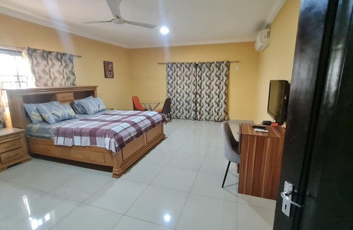 Accra Cabin | The Charways Lodge