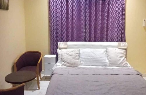 Mankessim House | 5 Bed House - Sleeps 8 - Wifi - Parking