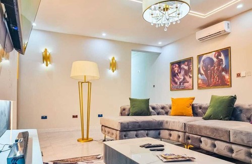 Sekondi-Takoradi Apartment | Fully-service modern lux 2-bedroom apartment with rooftop swimming pool and bar