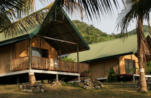 Kuntanse Cabin | Lodge Hummingbird - Lake Bosomtwe
