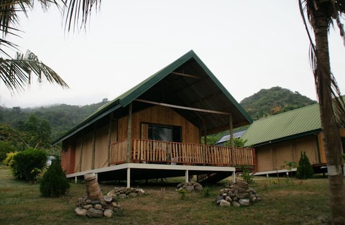 Kuntanse Cabin | Lodge Hummingbird - Lake Bosomtwe
