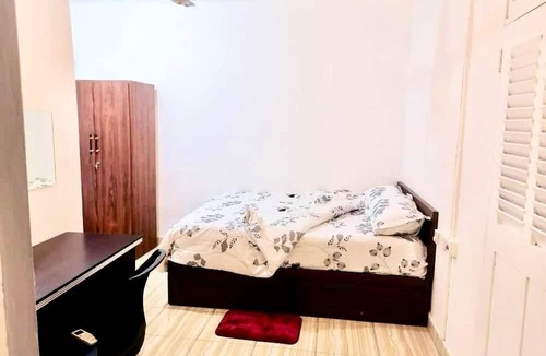 Accra House | 1 Bed House Private Compound With Off Road Parking