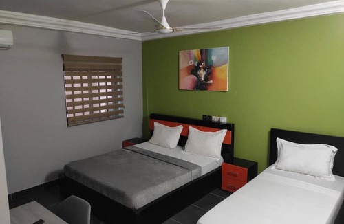 Lome House | Room-deluxe Twin Beds Bedroom In Lome To