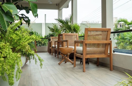 Teshie Hotel | Château NaNa Willine