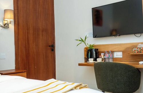 Teshie Hotel | Château NaNa Willine