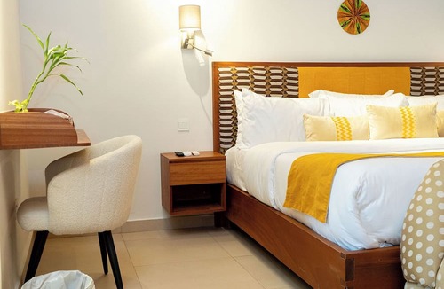 Teshie Hotel | Château NaNa Willine