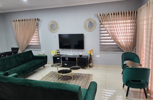 Nungua Apartment | Spacious Luxury 3Bed Hse in Tema Netflix