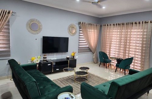 Nungua Apartment | Spacious Luxury 3Bed Hse in Tema Netflix
